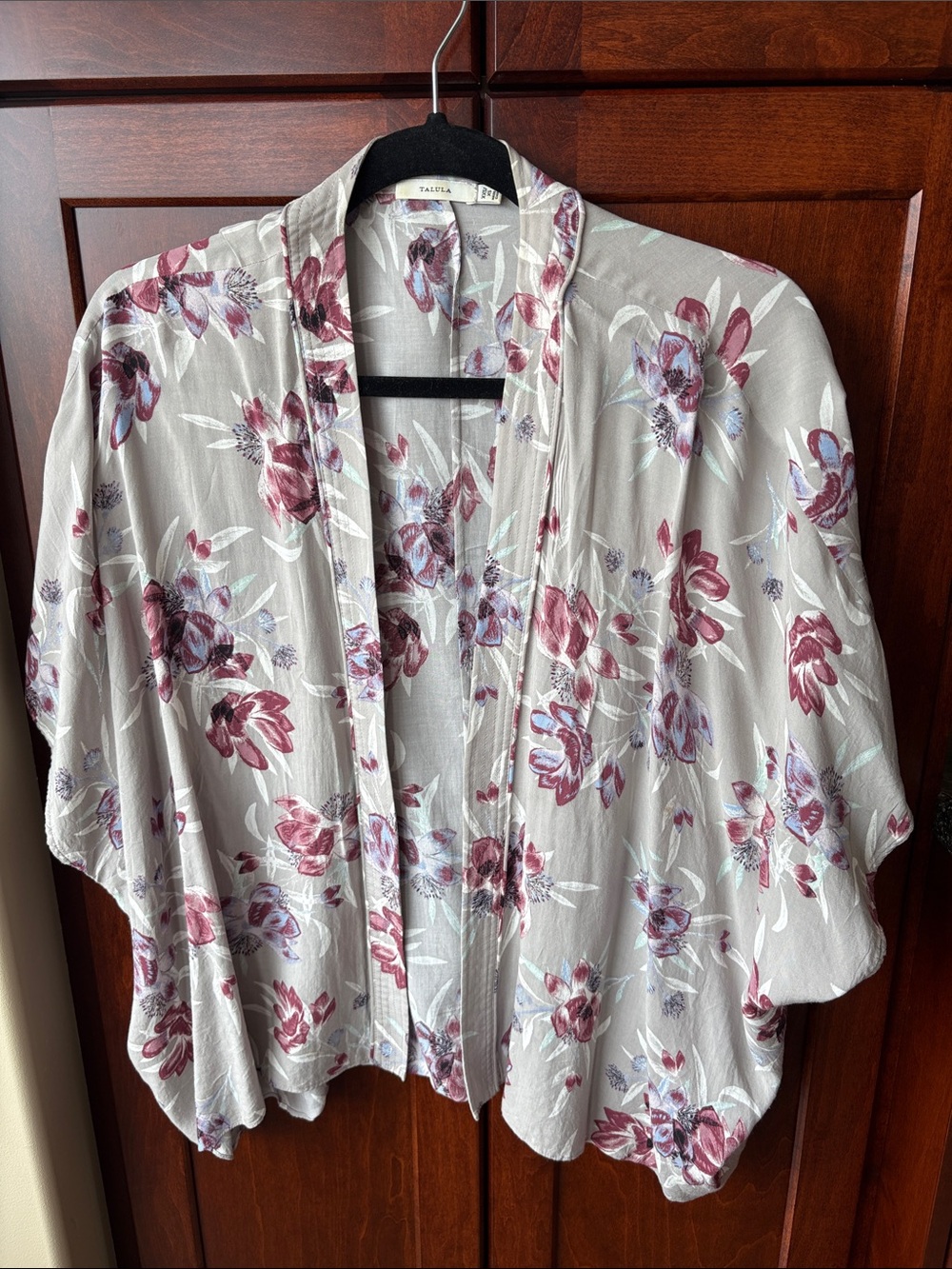 Aritzia Talula Gray Floral Open-Front Kimono with Mauve Accents